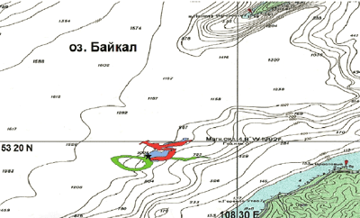 Рис. 4. Пятна нефти на РЛИ ERS-2 от 28.05.1998 (розовый) и на РЛИ Envisat от 30.06.2005  (голубой) и 4.08.2005 (светло-зелёный) в географической информационной системе;  звёздочкой показано наиболее вероятное место (глубина 870 м) всплытия нефти на по-  верхность 