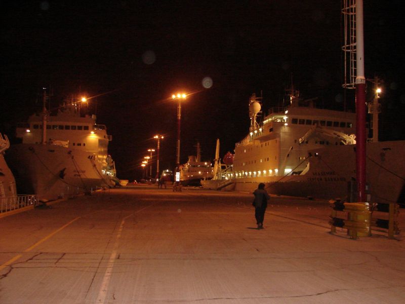 Иоффе и Вавилов на стоянке в г. Ушвайя