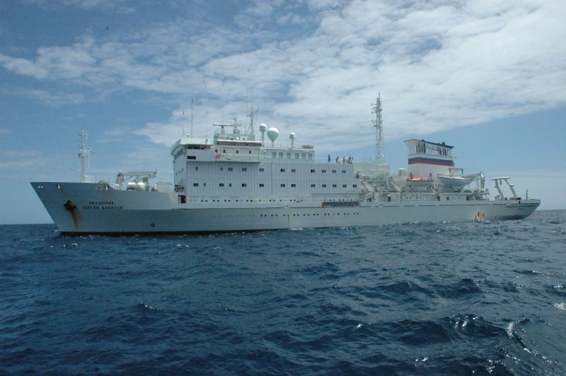 НИС "Академик Сергей Вавилов" осень 2004г.