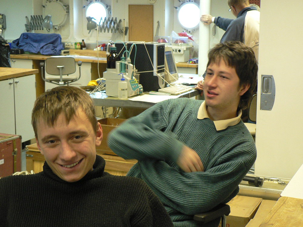 Дима с Ваней веселятся пока нет Сергея Васильевича