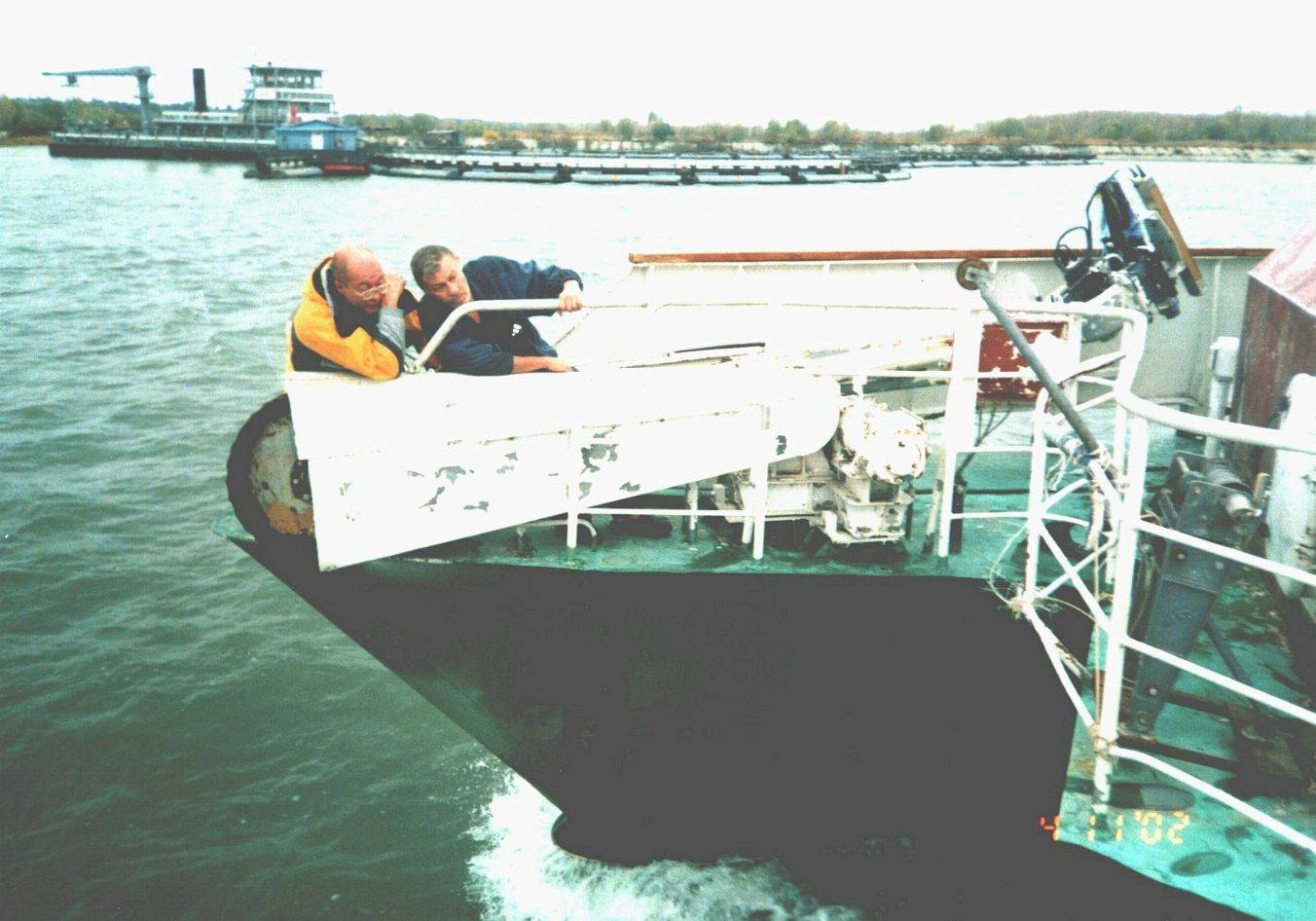  Кто там, под водой. НИС "Россия" 2002