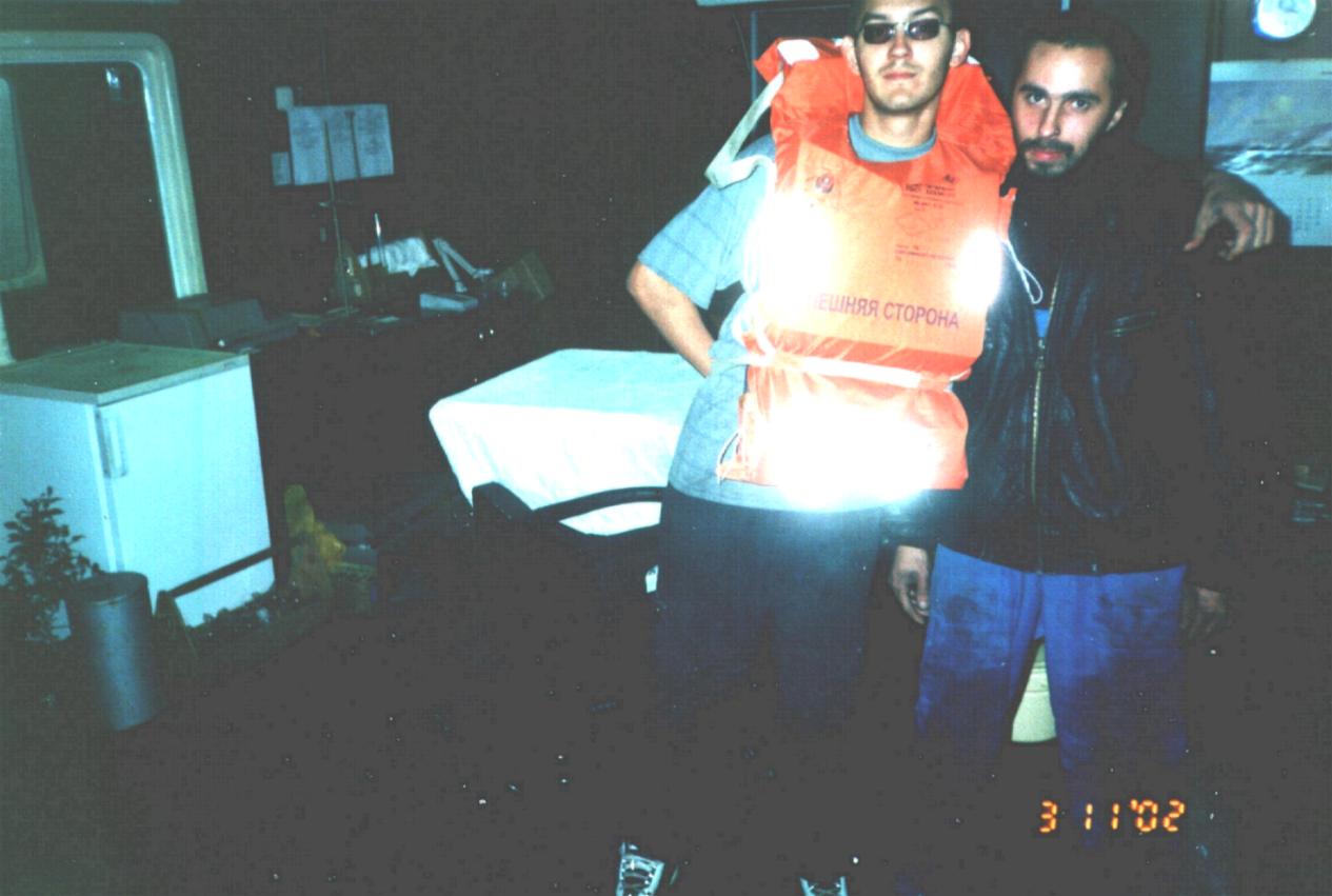 Готовы к эякувации. НИС "Россия" 2002