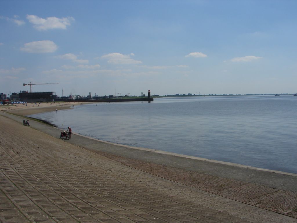 Набережная Бремерхафена летом