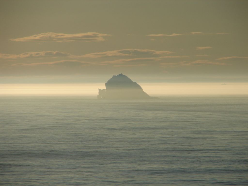 Айсберг в дымке