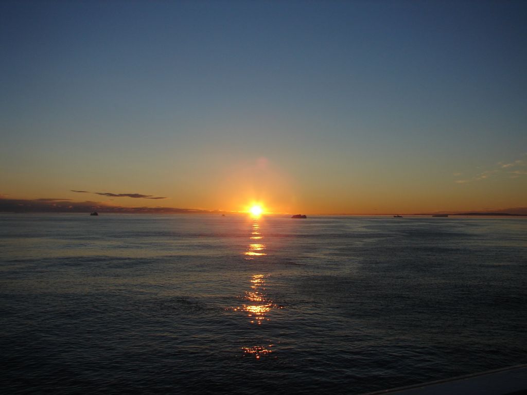 Закат в заливе Frobisher Bay