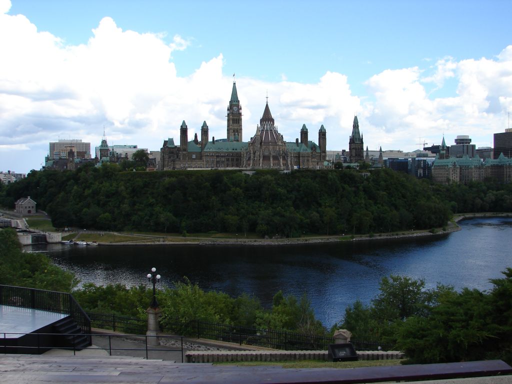 Вид на комплекс парламентских зданий