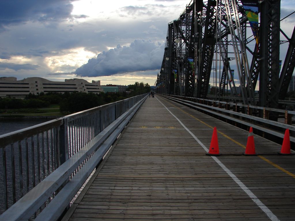 Пешеходный и автомобильный мост