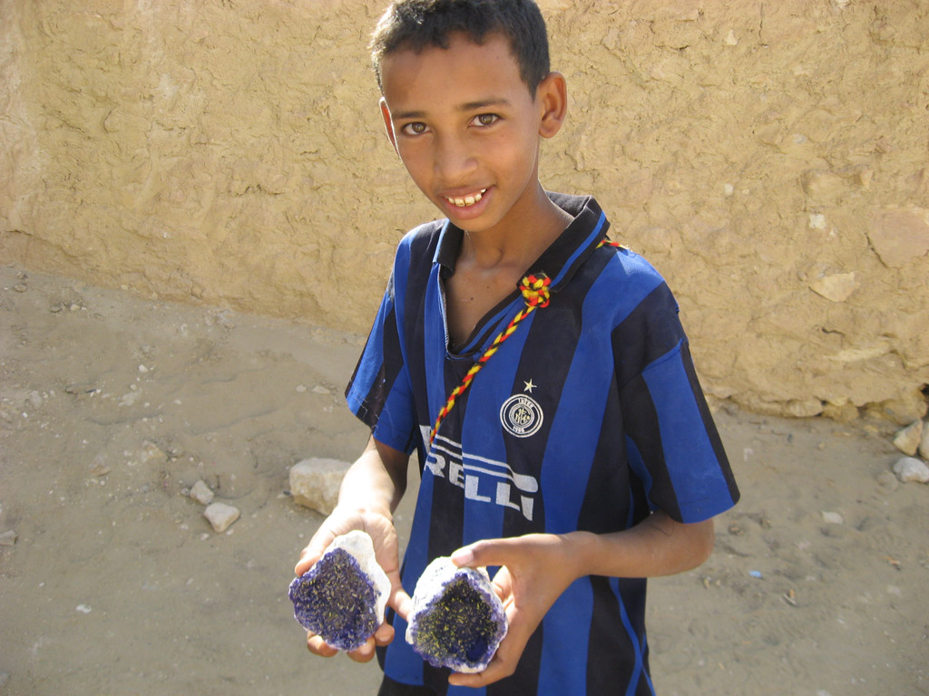 Мальчик на улице