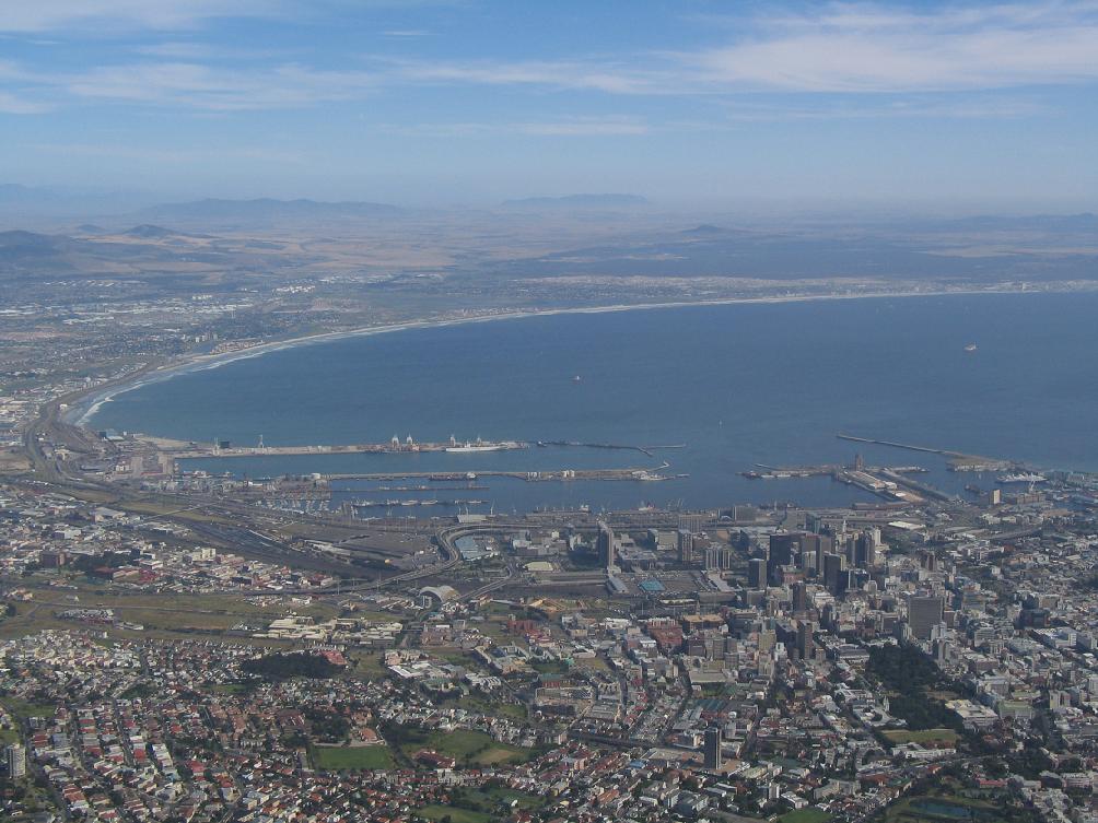 Вид на Кейптаун с вершины столовой горы