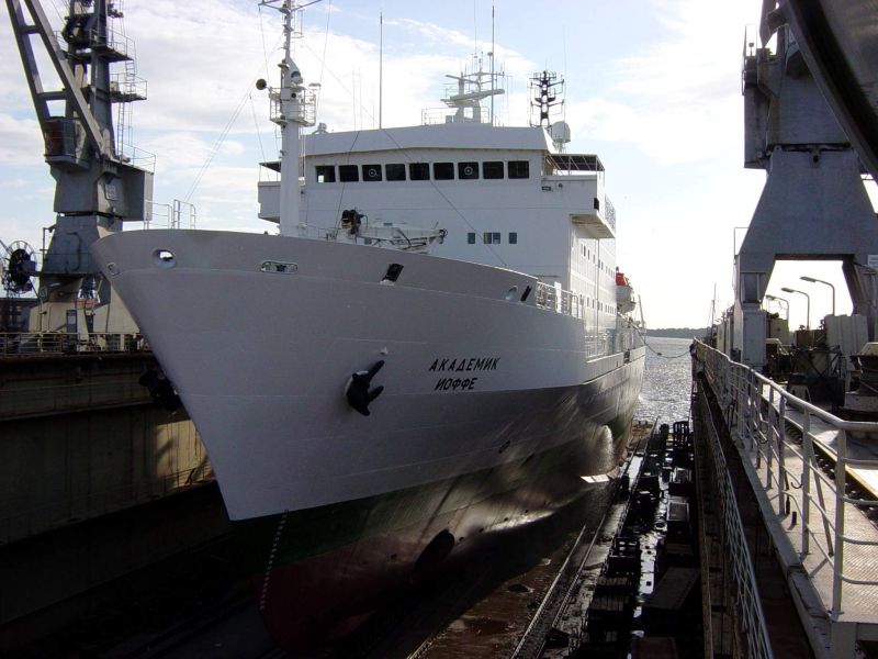 Экспедиция июня 2003 года на НИС "Академик Иоффе" 1