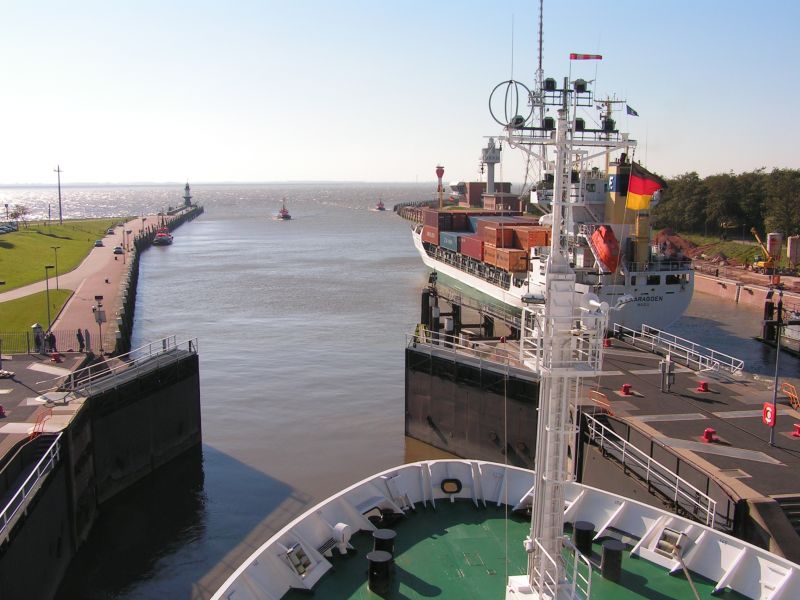 Экспедиция осени 2004 года на НИС "Академик Сергей Вавил